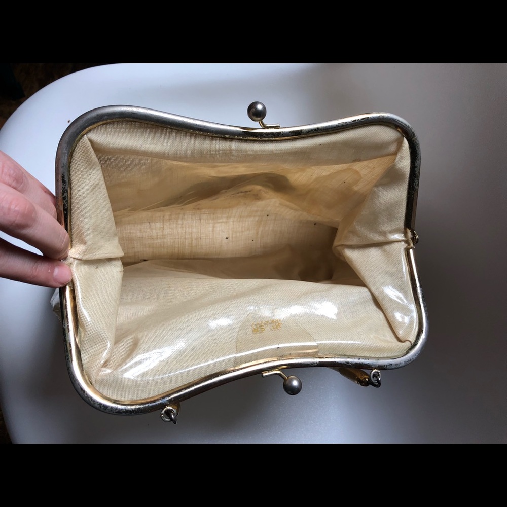 Vintage Plastic Flower Purse - Picture 3 of 7